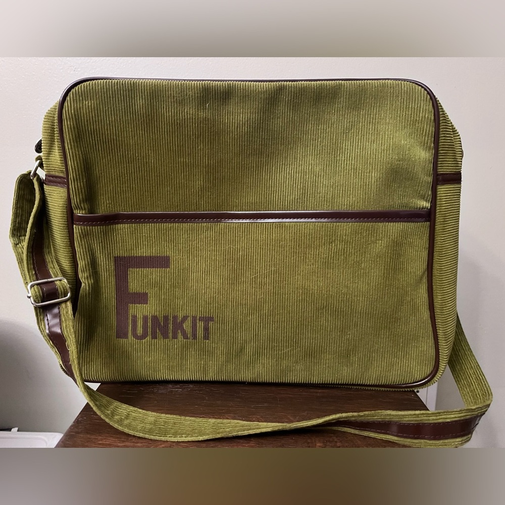 Skyline Funkit Miss Green Corduroy Messenger Bag